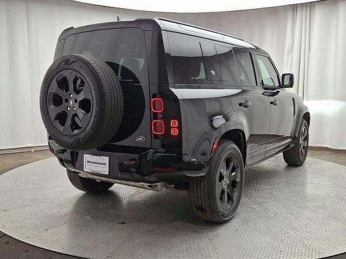 2023 Land Rover Defender 110 X-Dynamic SE
