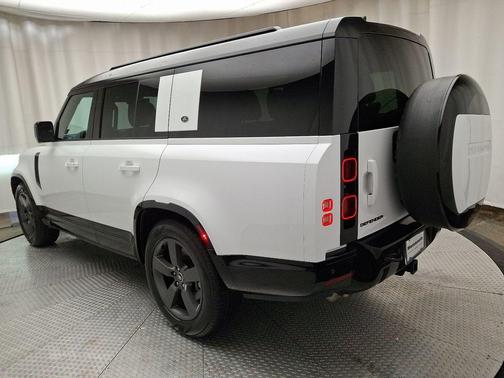 2024 Land Rover Defender P400 X-Dynamic SE