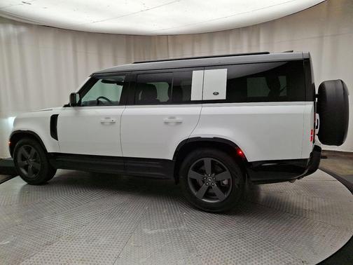 2024 Land Rover Defender P400 X-Dynamic SE