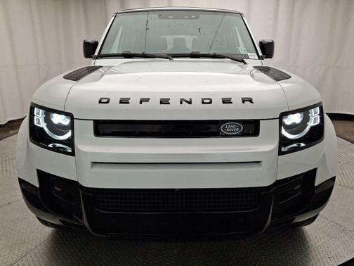 2024 Land Rover Defender P400 X-Dynamic SE