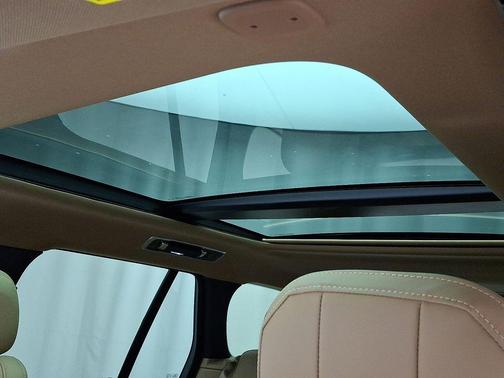 2025 Land Rover Range Rover P550e SE