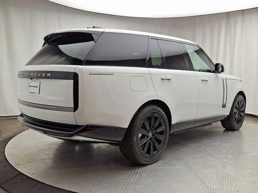 2025 Land Rover Range Rover P550e SE