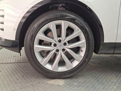 2026 Land Rover Discovery Tempest Edition