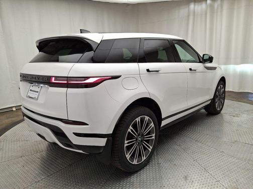 2026 Land Rover Range Rover Evoque Dynamic SE