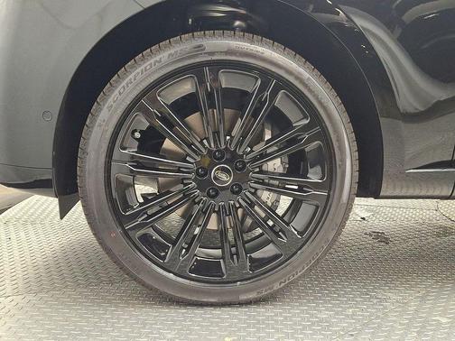 2025 Land Rover Range Rover P400 SE 7 Seat