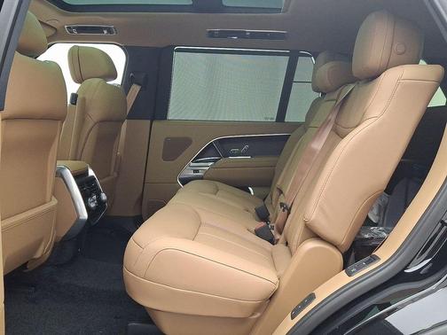 2025 Land Rover Range Rover P400 SE 7 Seat