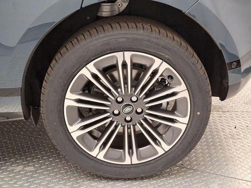 2026 Land Rover Range Rover Evoque Dynamic SE