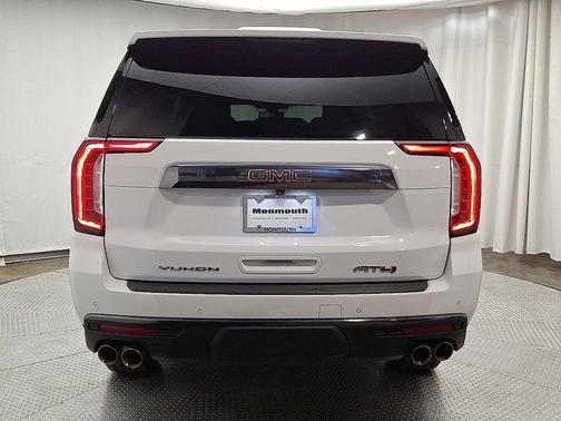 2022 GMC Yukon XL AT4