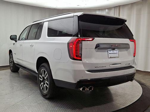 2022 GMC Yukon XL AT4