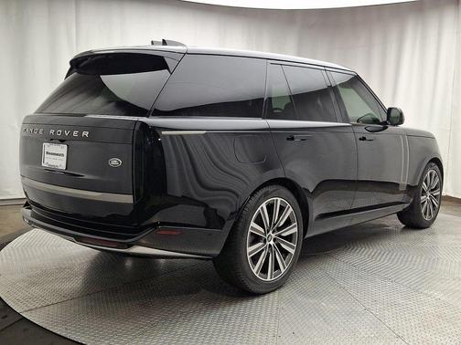 Santorini Black 2023 Land Rover Range Rover P400 SE