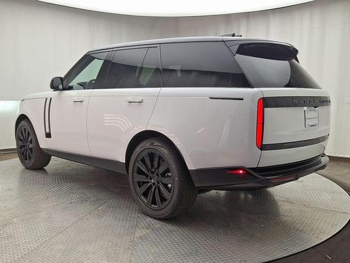 2026 Land Rover Range Rover P400 SE