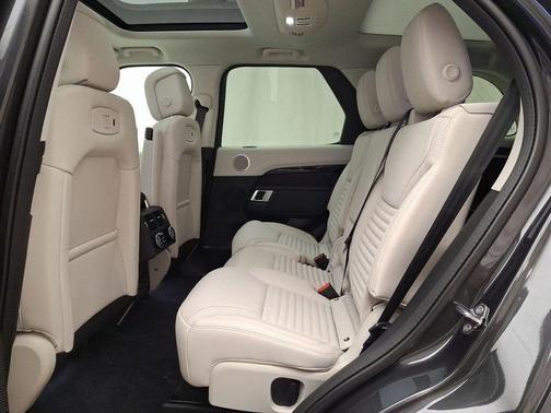 2025 Land Rover Discovery P300 S