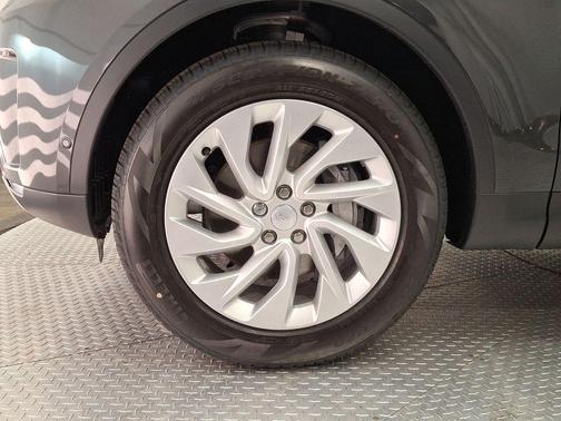 2025 Land Rover Discovery P300 S