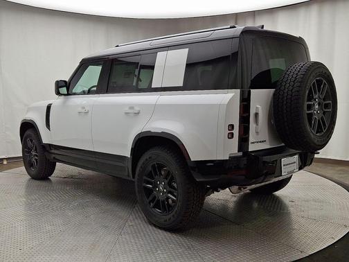 2025 Land Rover Defender P400 X-Dynamic SE