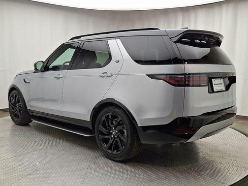 2024 Land Rover Discovery P300 Dynamic SE