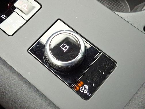 2024 Land Rover Discovery P300 Dynamic SE