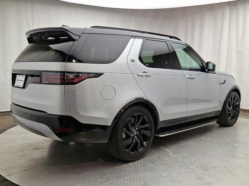 2024 Land Rover Discovery P300 Dynamic SE
