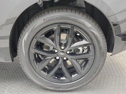 2025 Land Rover Range Rover Velar P250 Dynamic SE