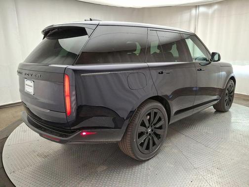 2025 Land Rover Range Rover P550e SE