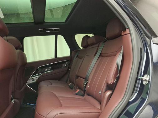 2025 Land Rover Range Rover P550e SE