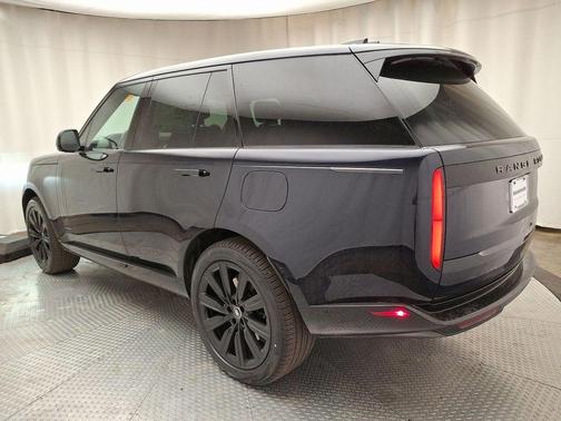2025 Land Rover Range Rover P550e SE