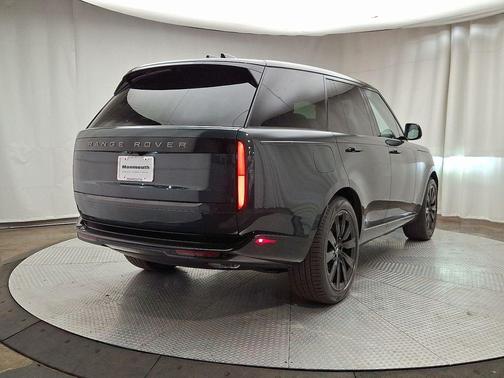 2025 Land Rover Range Rover P550e SE