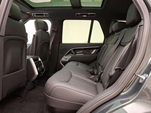 2025 Land Rover Range Rover P550e SE