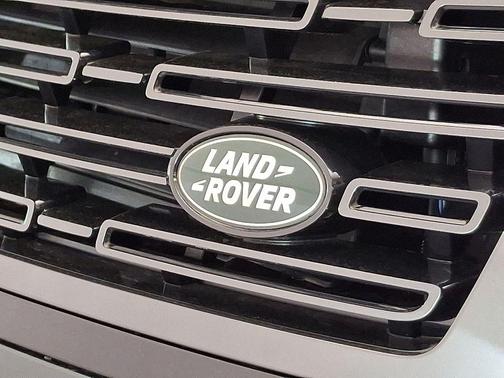 2025 Land Rover Range Rover P550e SE