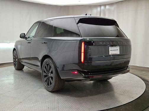 2025 Land Rover Range Rover P550e SE