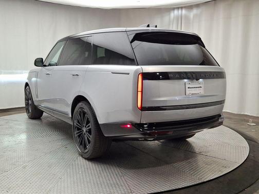 2025 Land Rover Range Rover P530 SE 7 Seat