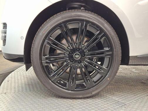 2025 Land Rover Range Rover P530 SE 7 Seat