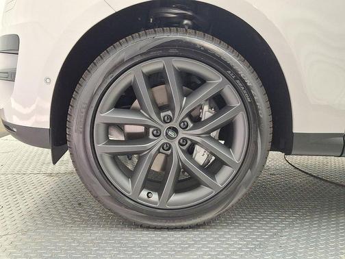 2025 Land Rover Range Rover Sport P360 SE