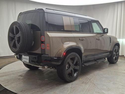 2026 Land Rover Defender 110 X-Dynamic SE