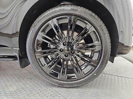 Santorini Black 2026 Land Rover Range Rover P400 SE 7 Seat
