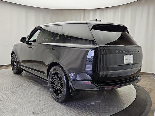 Santorini Black 2026 Land Rover Range Rover P400 SE 7 Seat