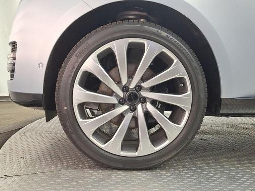 2026 Land Rover Range Rover P400 SE 7 Seat