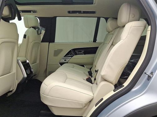 2026 Land Rover Range Rover P400 SE 7 Seat