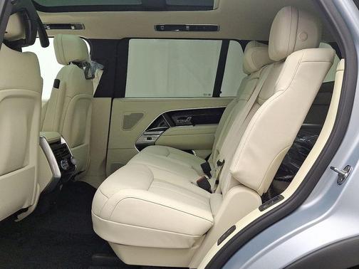 2026 Land Rover Range Rover P400 SE 7 Seat