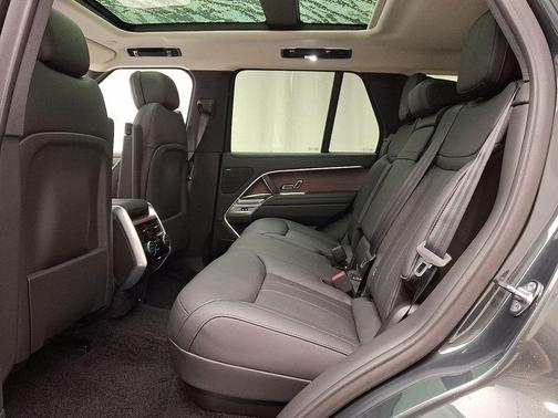 2025 Land Rover Range Rover P400 SE