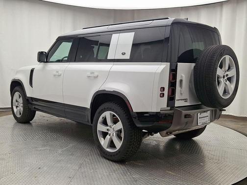 2023 Land Rover Defender 110 X-Dynamic SE