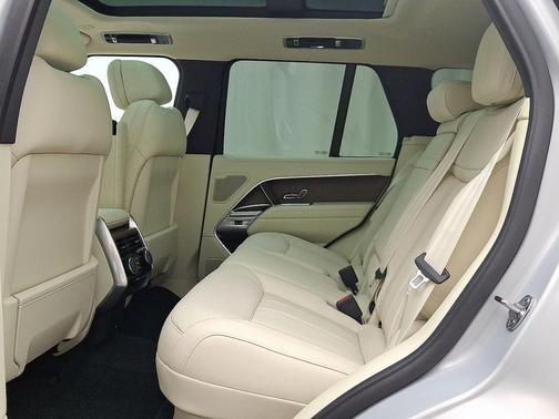 2025 Land Rover Range Rover P530 SE