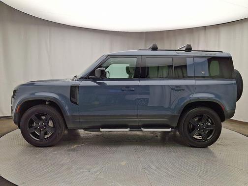 2022 Land Rover Defender 110 SE