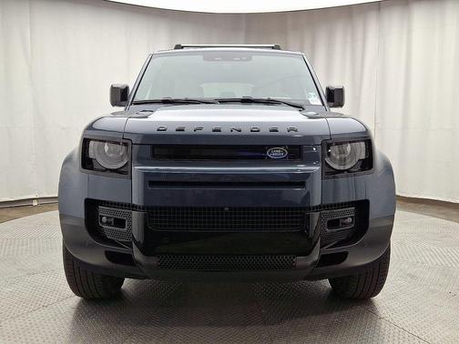2022 Land Rover Defender 110 SE