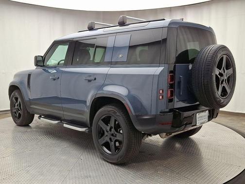 2022 Land Rover Defender 110 SE
