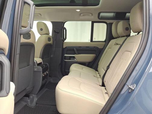 2022 Land Rover Defender 110 SE