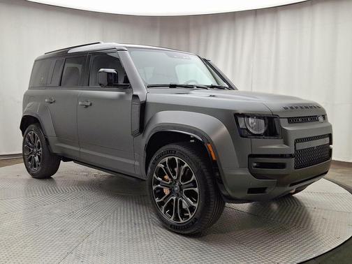 2025 Land Rover Defender V8