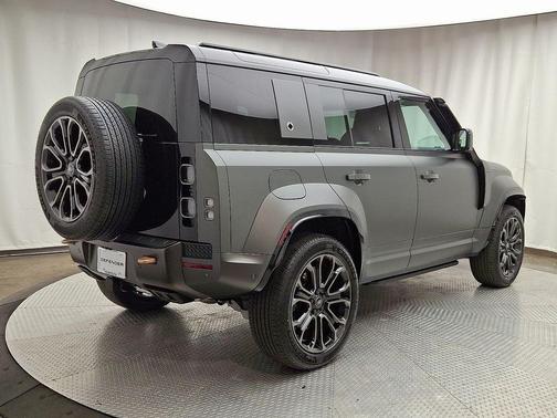 2025 Land Rover Defender V8