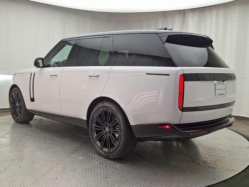 2025 Land Rover Range Rover P400 SE