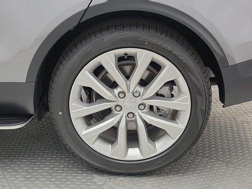 2024 Land Rover Discovery P300 S