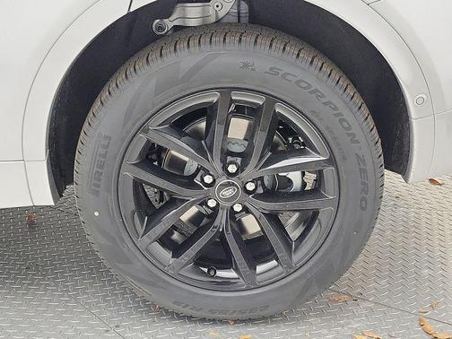 2025 Land Rover Discovery Sport S